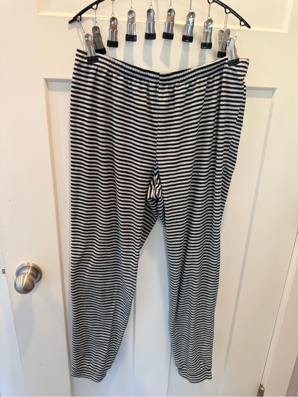 Ellen Tracy Medium Black White Stripe Pull On Stretch Pants Tapered Leg